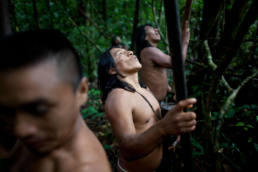 Waorani hunters use traditional methods near Bameno